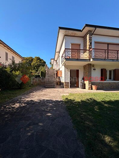 Casa con 5 locali in vendita in Via Donizetti, Campi Bisenzio