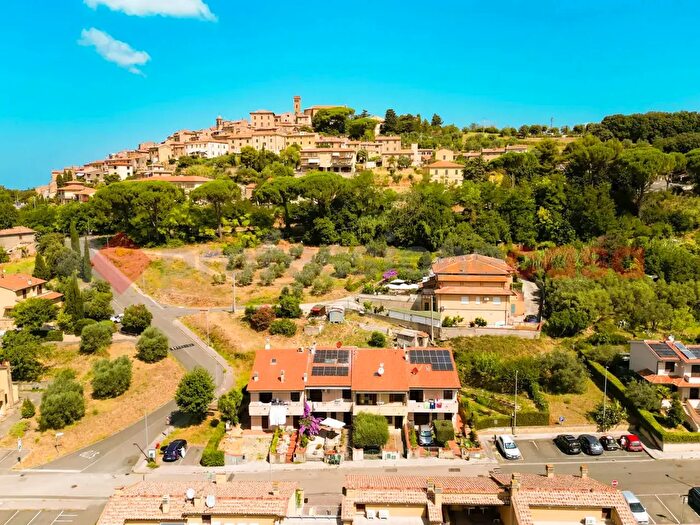 Appartamento con 5 locali in vendita in Via dei Quadri, Casale Marittimo