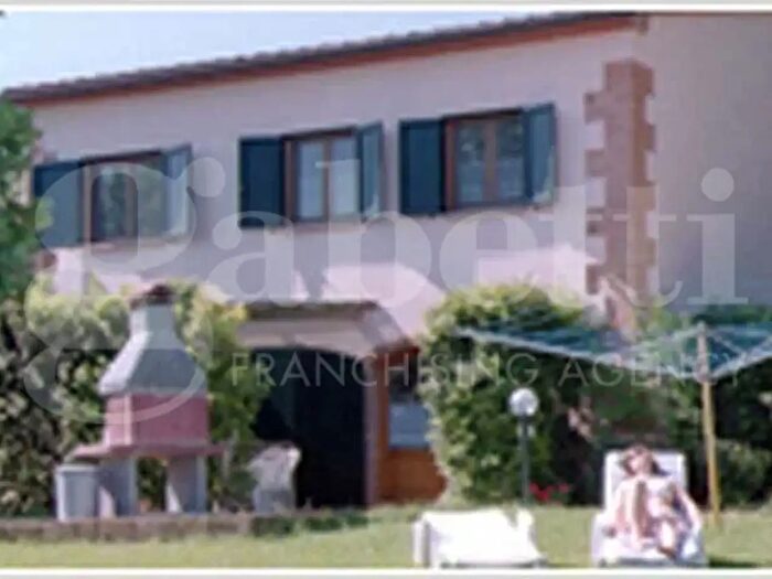 Casa con 14 locali in vendita in Gavorrano