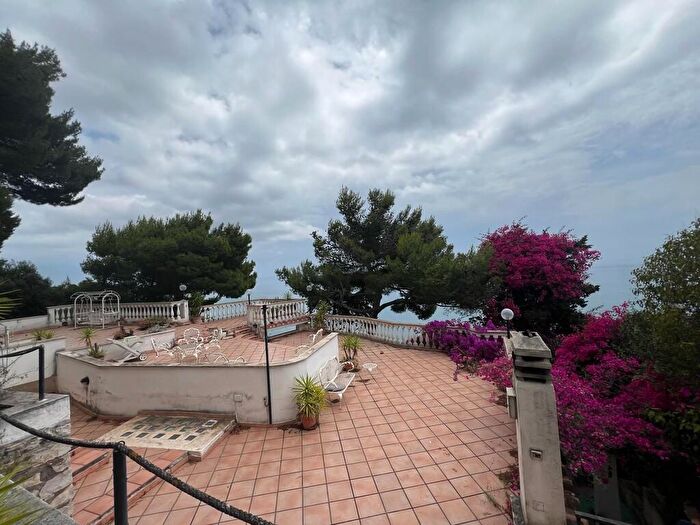 Casa con 7 locali in vendita in San Felice Circeo