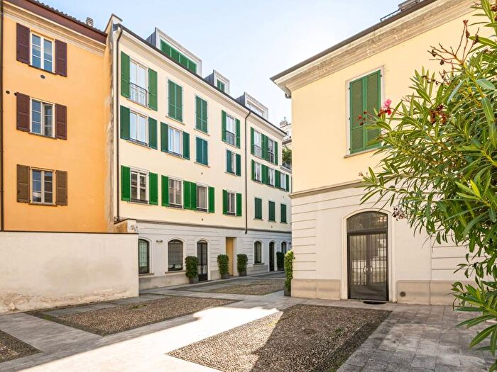 Appartamento trilocale in affitto in Via Casale, Navigli Darsena, Milano