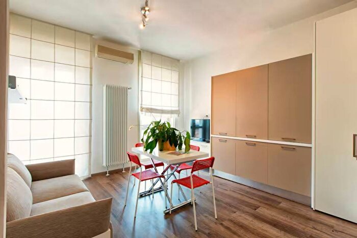 Appartamento monolocale in affitto in Via Santa Sofia, Missori, Milano