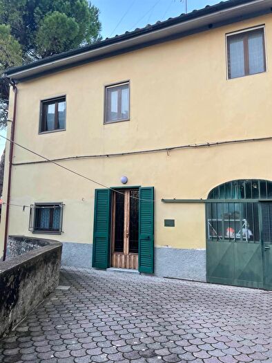Casa con 8 locali in vendita in Buggiano