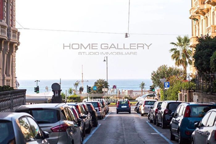 Appartamento trilocale in affitto in Corso Italia, Genova