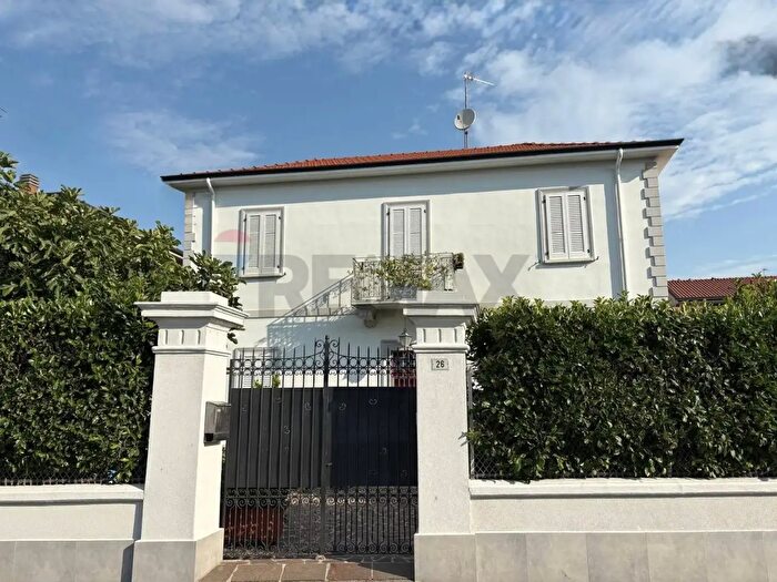 Casa con 5 locali in vendita in Via Dante Aligheri, Sulbiate