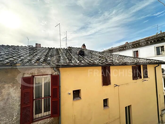 Appartamento trilocale in vendita in Via di Corte, Civita Castellana
