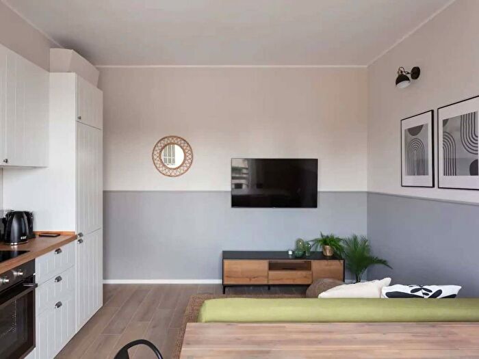 Appartamento trilocale in affitto in Via Arcivescovo Romilli, Corvetto, Milano