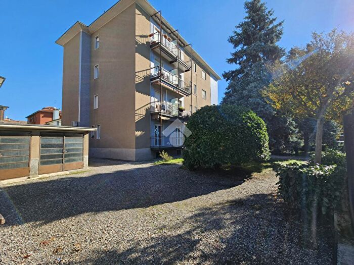 Appartamento trilocale in vendita in Via Giuseppe Parini, Abbiategrasso