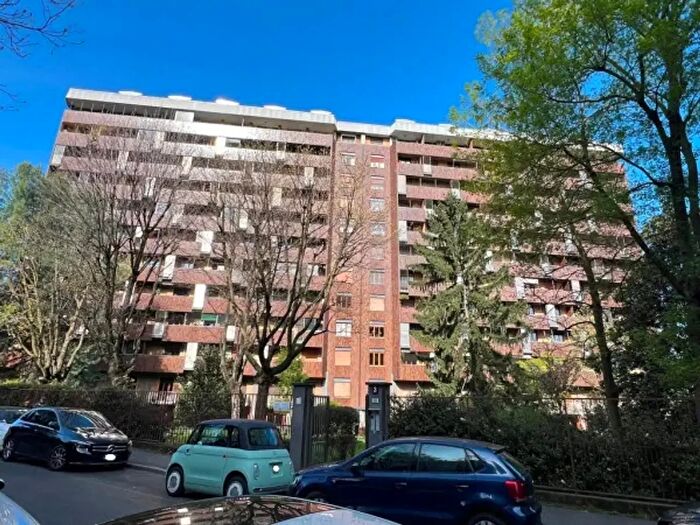 Appartamento quadrilocale in vendita in Via Pergine, Milano