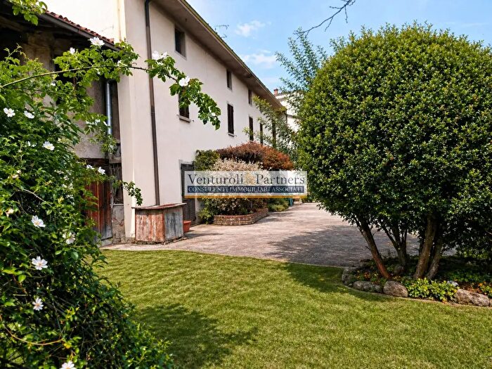 Casa con 5 locali in vendita in Via Guglielmo Marconi, Montichiari