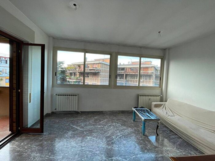 Appartamento trilocale in affitto in Via Guido De Ruggiero, Ardeatino Montagnola, Roma
