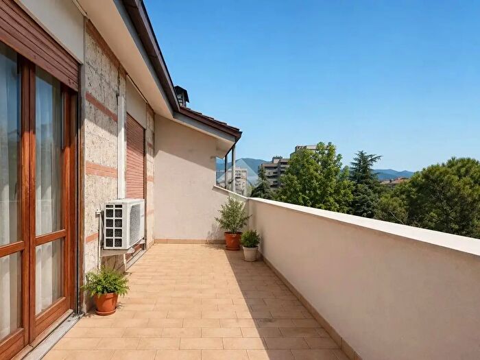 Appartamento con 5 locali in vendita in Via Marzabotto, Terni