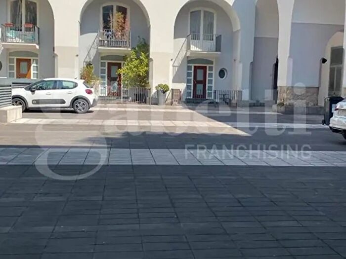 Appartamento con 5 locali in vendita in Via Seggio, Aversa