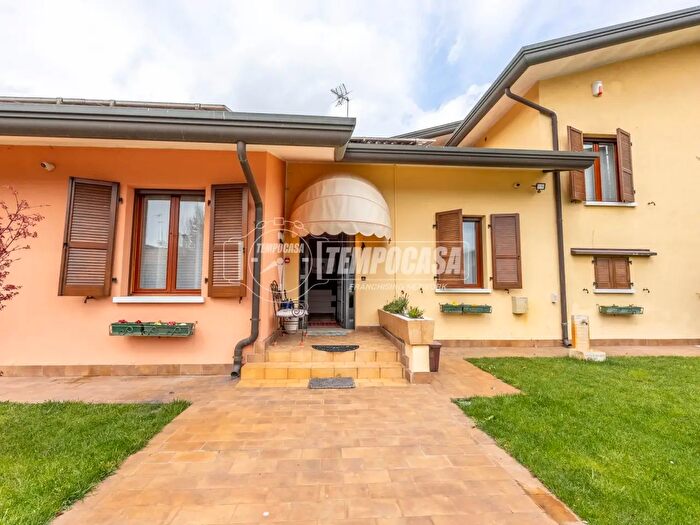 Casa con 6 locali in vendita in Via Tagliamento Borgo Verde, Preganziol