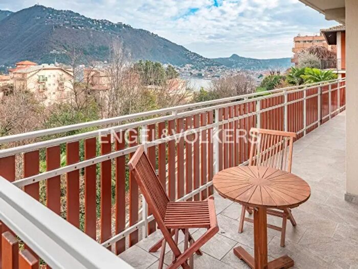 Appartamento bilocale in vendita in Via Fratelli Bronzetti, Como