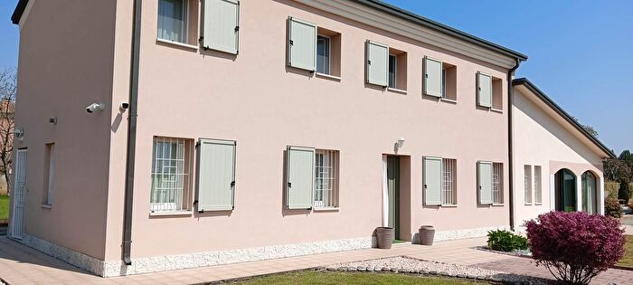 Casa con 5 locali in vendita in Albaredo DAdige