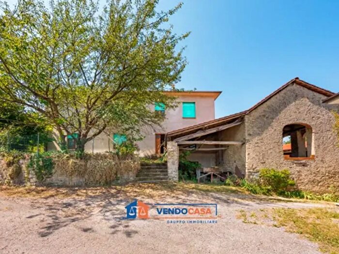Casa con 6 locali in vendita in Località Tevola, Niella Belbo