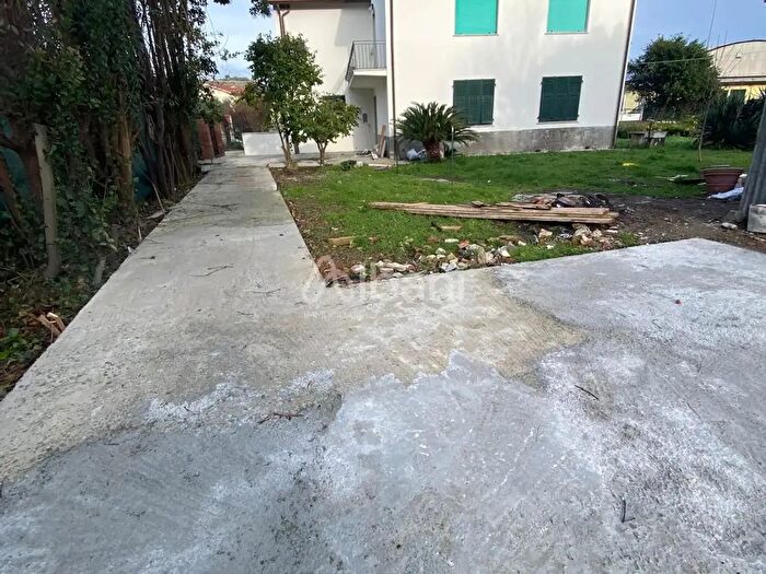 Appartamento con 5 locali in affitto in Arcola