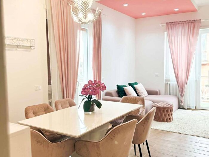 Appartamento trilocale in affitto in Vicolo del Monte delle Capre, Trullo Colle del Sole, Roma