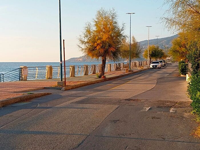 Appartamento trilocale in vendita in Acquappesa