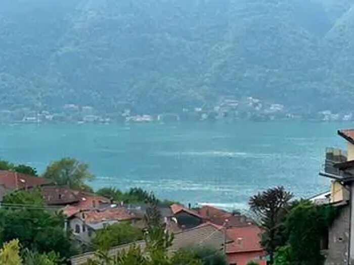 Appartamento trilocale in vendita in Via Onzanigo, Nesso