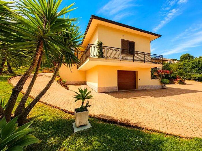 Casa quadrilocale in affitto in Frazione Sappanico M, Ancona