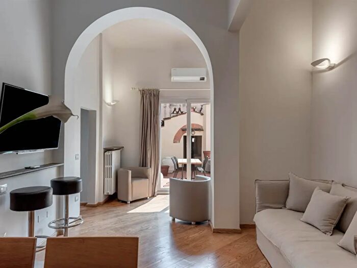 Appartamento con 5 locali in affitto in Firenze
