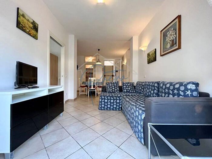 Appartamento trilocale in affitto in Via Empoli, Marina di Massa Centro, Massa