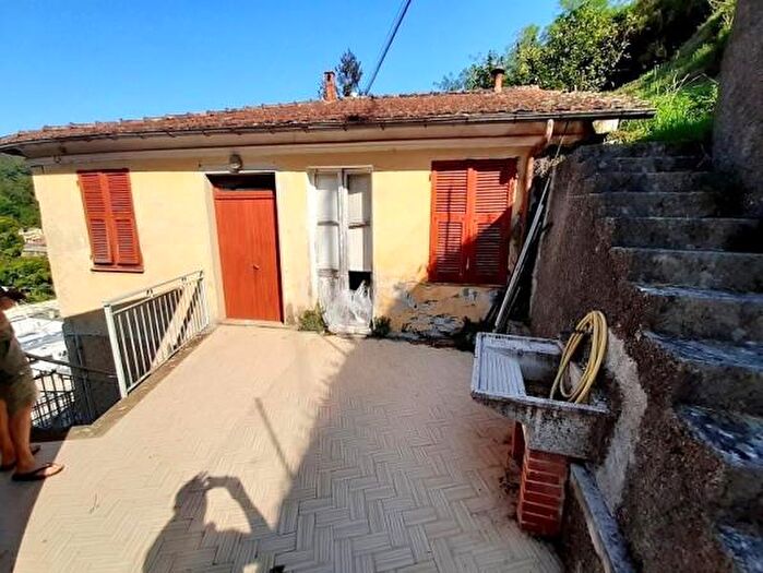 Casa quadrilocale in vendita in San Colombano Certenoli