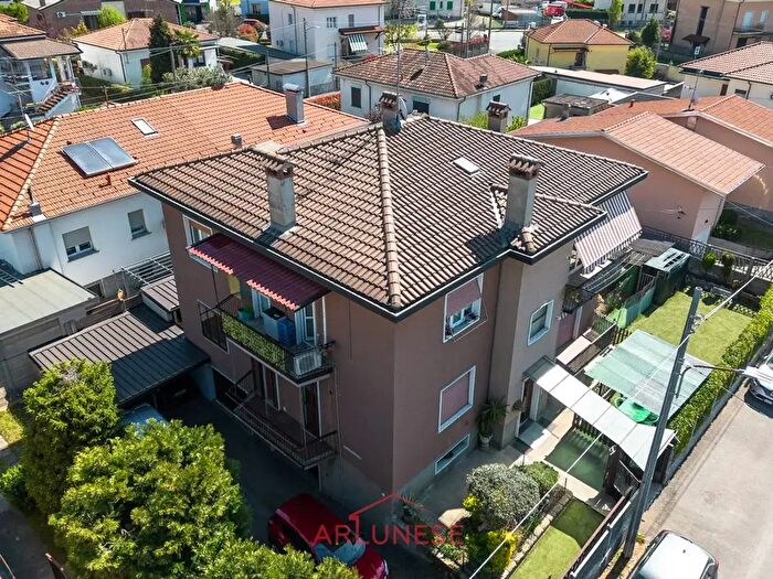 Casa quadrilocale in vendita in Vicolo San Martino, Villa Cortese