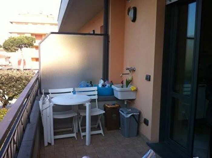 Appartamento trilocale in affitto in Viale Cristoforo Colombo, Lido di Camaiore, Camaiore