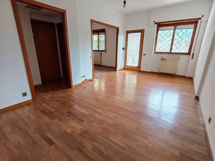 Appartamento quadrilocale in affitto in Via Euripide, Axa, Roma