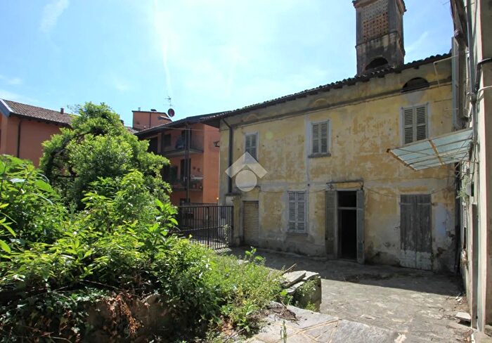 Casa con 10 locali in vendita in Via Vittorio Veneto, La Valletta Brianza