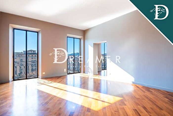 Appartamento con 6 locali in affitto in Lungarno degli Acciaiuoli, Firenze