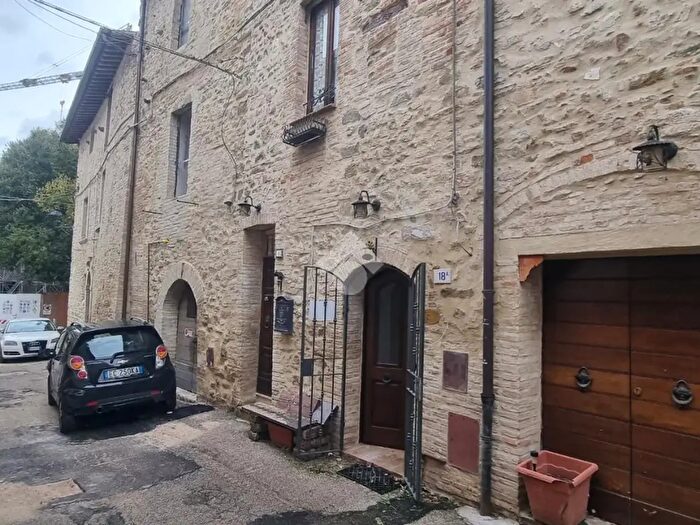 Casa con 5 locali in vendita in Via dei Forni, Bevagna