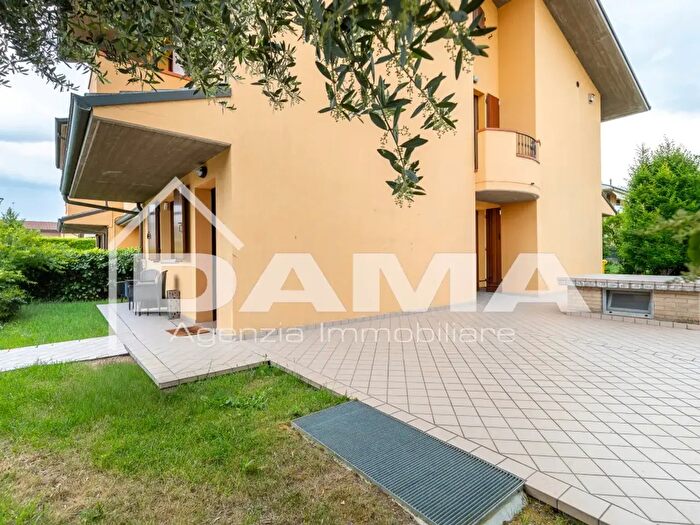 Casa con 5 locali in vendita in Forlimpopoli