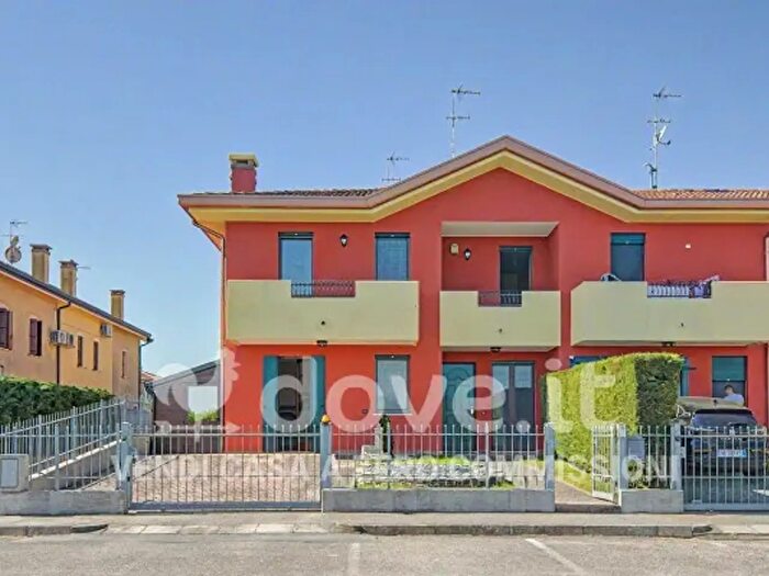 Casa trilocale in vendita in Via San Bovo, Correzzola