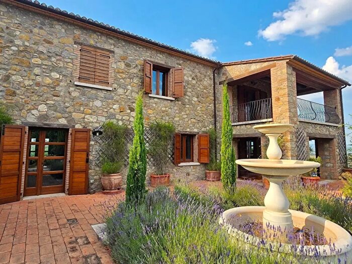 Casa con 11 locali in vendita in Allerona