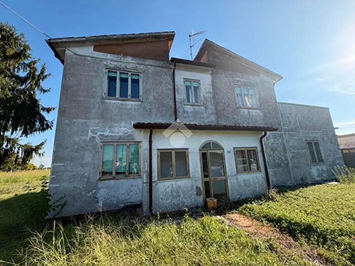 Casa quadrilocale in vendita in Via Giuseppe Garibaldi, Villadose