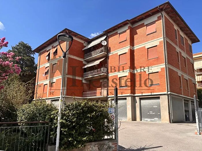 Appartamento quadrilocale in vendita in Via Renato Fressoia, Castiglione Del Lago
