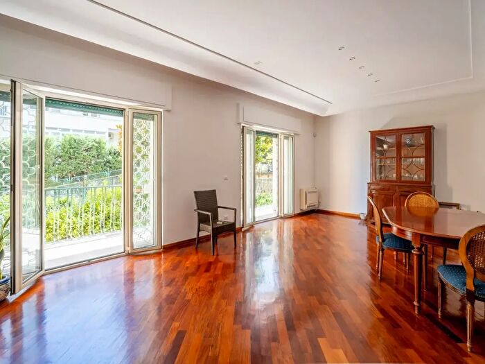 Appartamento con 5 locali in vendita in Via Giovenale, Napoli