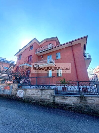 Appartamento con 5 locali in vendita in Roma