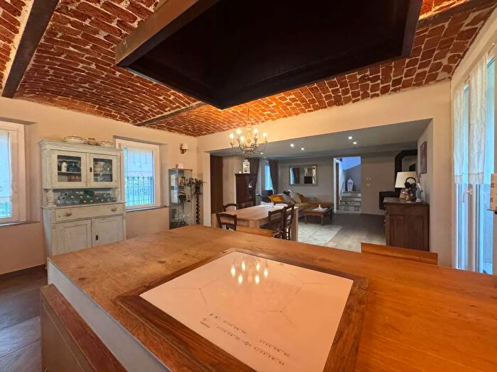 Casa quadrilocale in vendita in Strada Mario Casaleggio, Asti