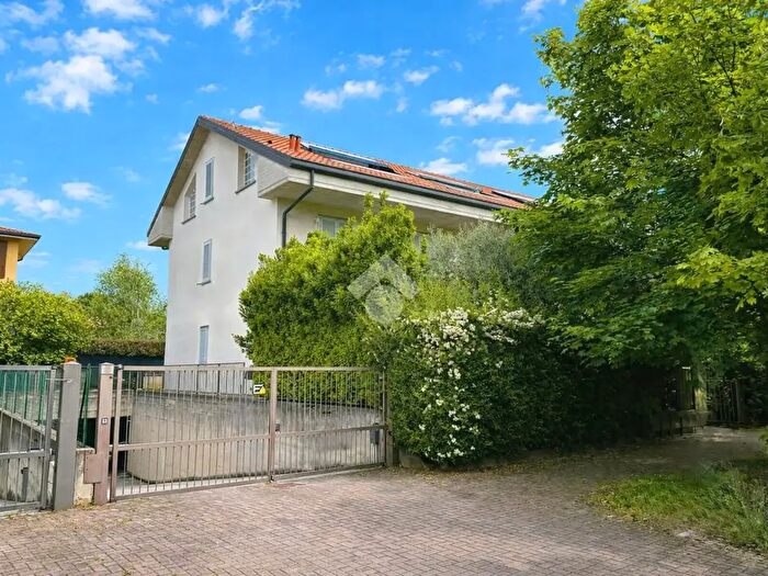 Appartamento con 5 locali in vendita in Via Goito, Vimercate