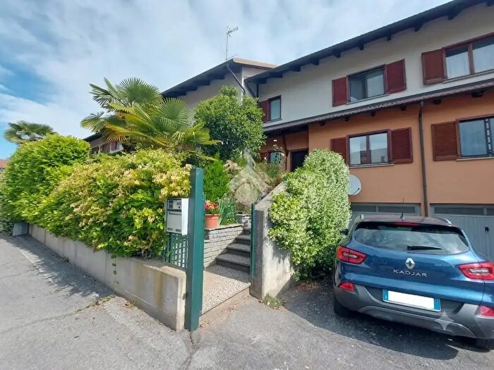Casa con 5 locali in vendita in Via Luigi Foscolo Benedetto, Cumiana