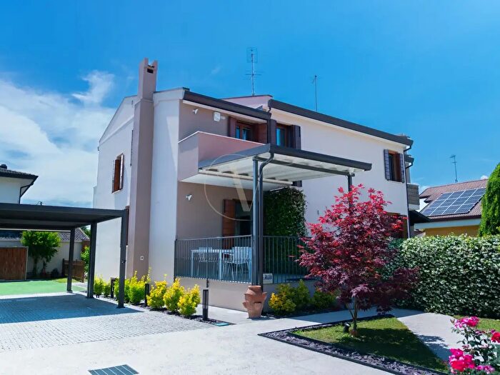 Casa con 6 locali in vendita in Via Donatello Selvazzano Dentro, Selvazzano Dentro