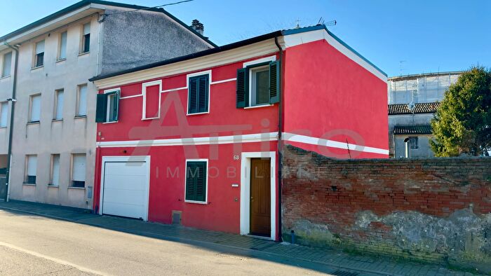 Casa con 8 locali in vendita in Via Anita Garibaldi Ro, Rovigo