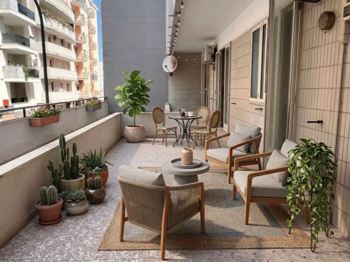 Appartamento con 5 locali in vendita in Via Cosimo di Palma, Lecce