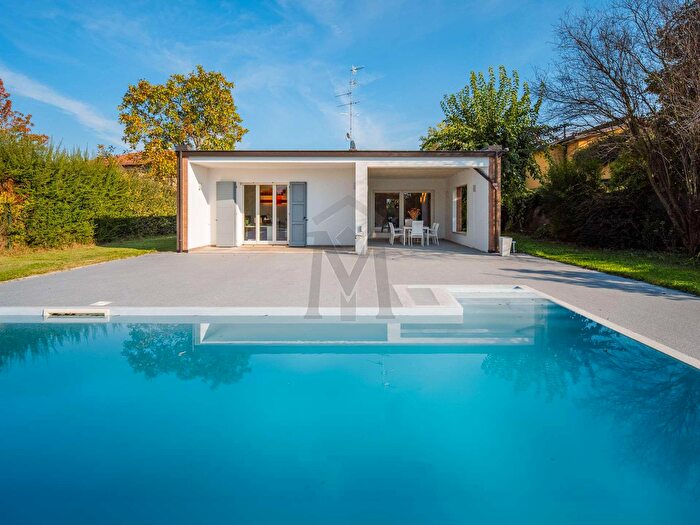 Casa con 8 locali in vendita in Romana, Albinea