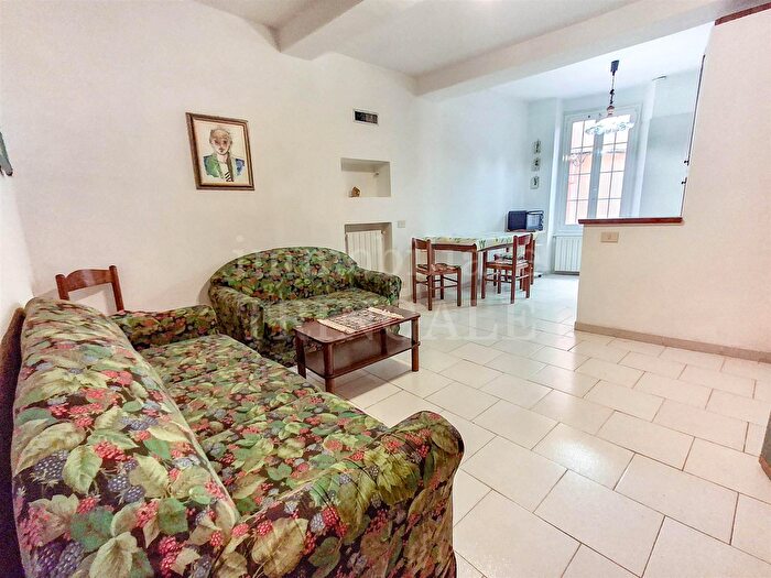 Appartamento trilocale in vendita in Lerici